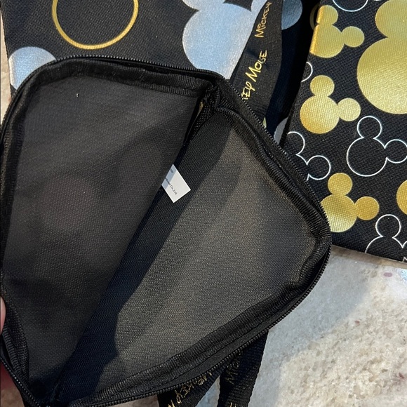 Mickey Mouse Pack and 2 Zippered Pouch Landyards - Picture 4 of 8